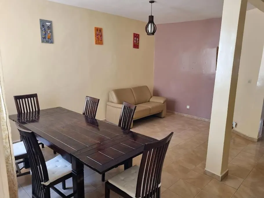 Appartement A Proximite De La Plage20 Dakar Apartment